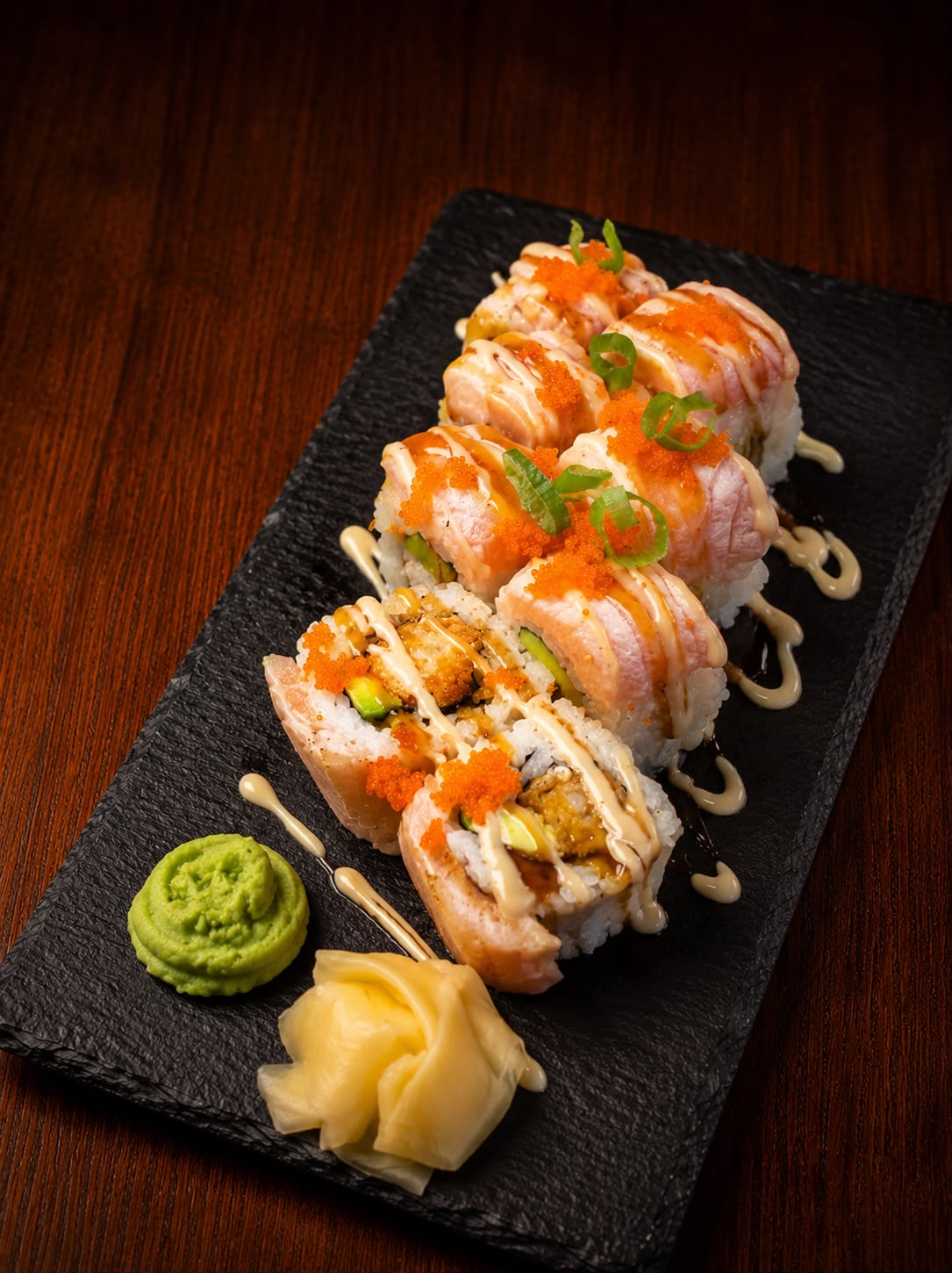 Flambierter lachs Dragon Roll